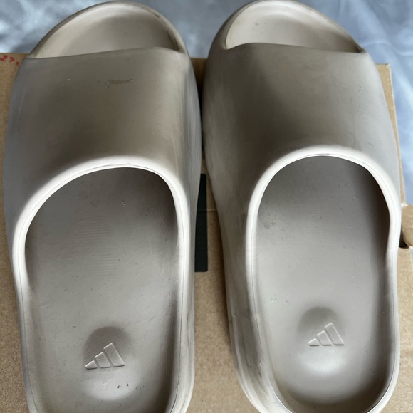 Adidas Yeezy Slide ‘Pure’ - Picture 5 of 5